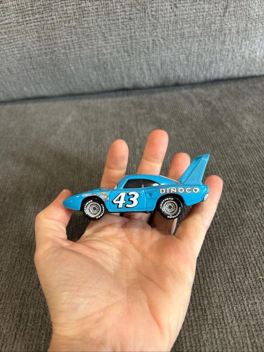 Disney Pixar Cars - THE KING STRIP WEATHERS DINOCO - 1:55 Diecast